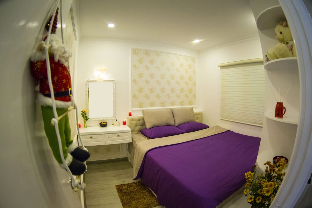 Appartamento, 2 camere da letto | 2 camere, una scrivania, tende oscuranti, Wi-Fi gratuito