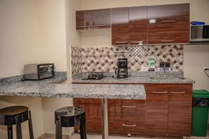 Frigorifero, microonde, forno, lavastoviglie