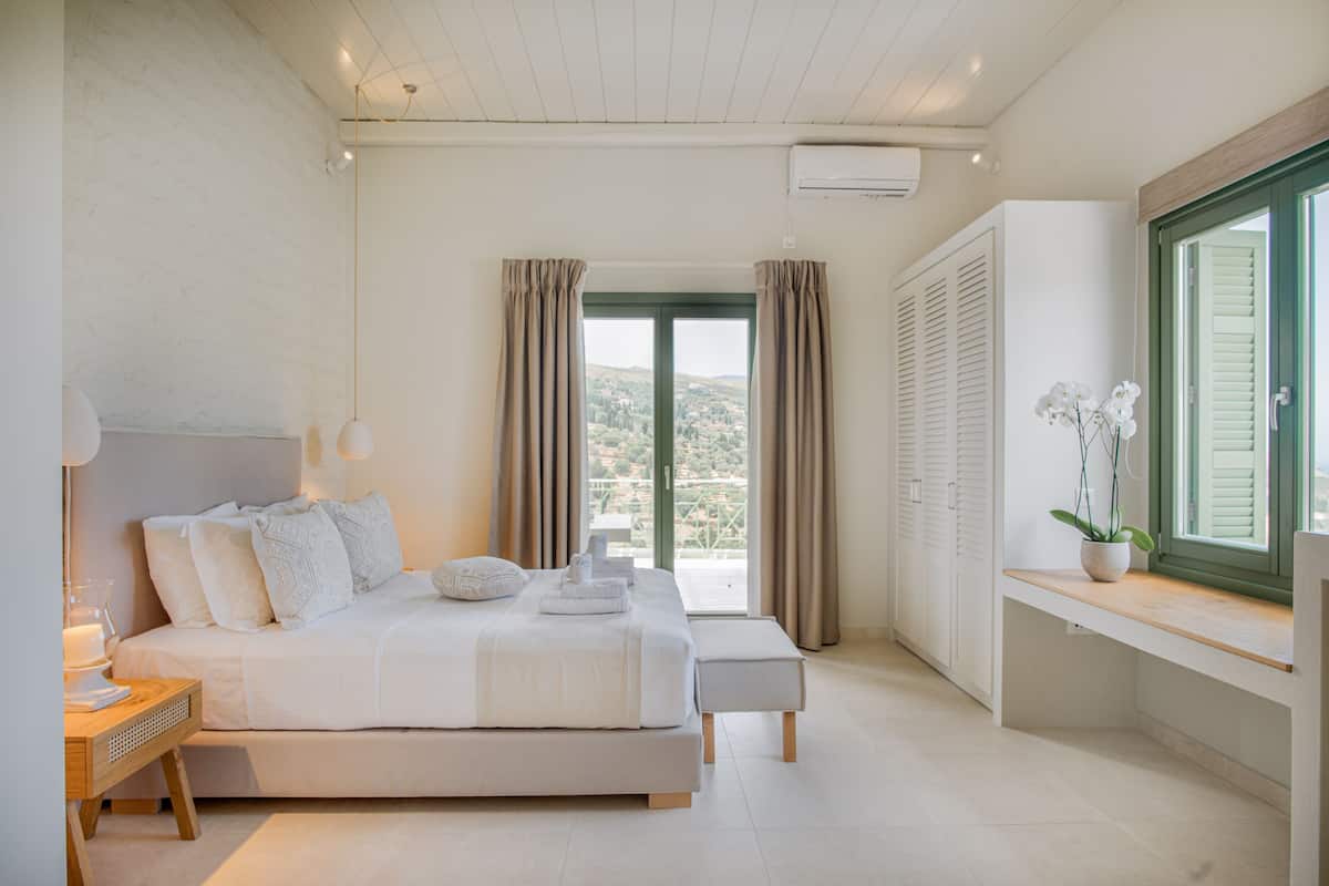 Lavanda Suite | 1 dormitorio, ropa de cama de alta calidad, edredones de plumas