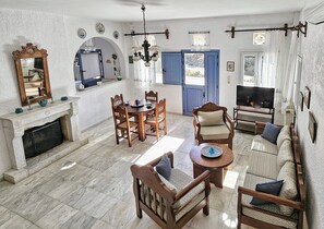 Smart TV, fireplace, books, stereo - Elegant Cycladic Marble Residence In A Picturesque Village (Τήνος)