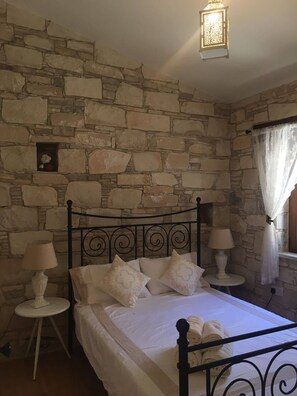 2 Schlafzimmer, Schreibtisch, Bügeleisen/Bügelbrett, kostenloses WLAN