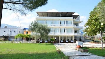 Konaklama yerinin ön cephesi