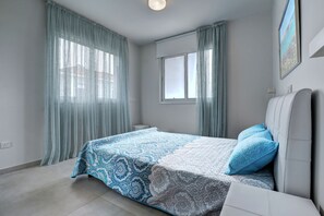 Departamento Deluxe | Tabla de planchar con plancha, wifi gratis y ropa de cama 