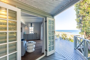 Terrace/patio - Stylish and Spacious Luxury Bungalow with Pool and Sea views (Cape Town)