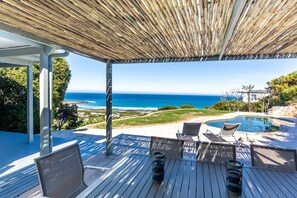Terrace/patio - Stylish and Spacious Luxury Bungalow with Pool and Sea views (Cape Town)