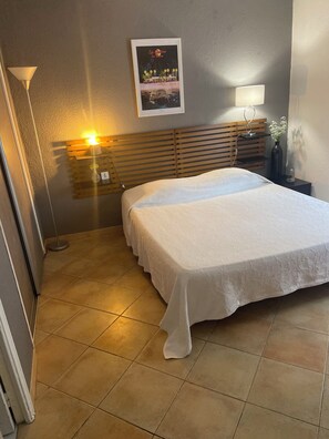 4 bedrooms, iron/ironing board, travel cot, free WiFi