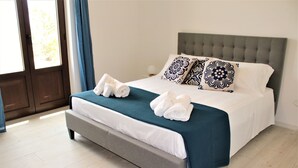 Suite | In-room safe, desk, soundproofing, WiFi (free) - Toremare Suite Marzamemi (Pachino)