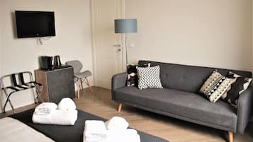 Habitación clásica, vista al mar | Caja de seguridad en la habitación, escritorio y insonorización