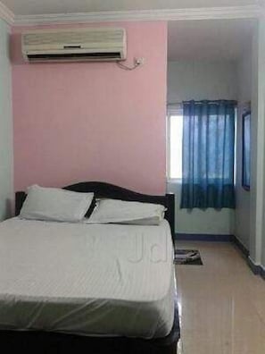 In-room safe, blackout curtains, rollaway beds, free WiFi