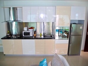 Fridge, microwave, stovetop, electric kettle - Belle villa a Rawai, Phuket (Rawai)
