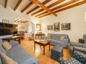 Televisión y chimenea 