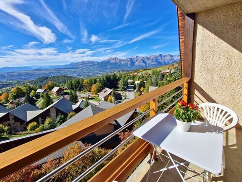 Apartment 4 ppl, south-facing balcony, parking, wifi, pets allowed
