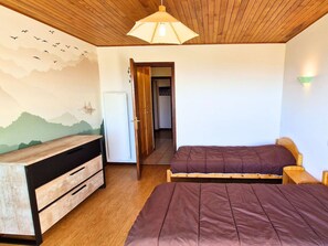 4 bedrooms, free WiFi