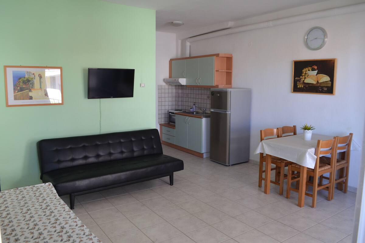 Comfort-Apartment, Mehrere Betten, Stadtblick | Eigene Kochnische | Großer Kühlschrank, Ofen, Wasserkocher, Kochgeschirr/Geschirr/Besteck