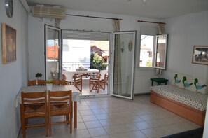 Comfort Apartment, Multiple Beds, City View | Individually decorated, individually furnished, laptop workspace