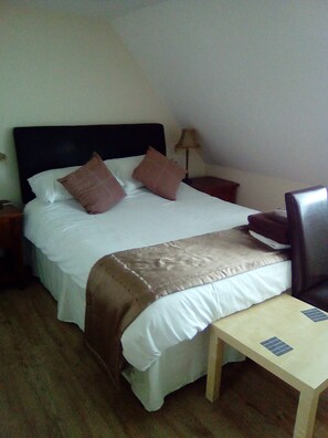 Basic Triple Room, Multiple Beds, Sea View | Desk, iron/ironing board, free WiFi, bed sheets - Wilton Room (Weymouth)