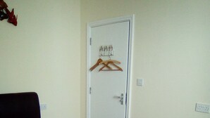 Basic Double Room | Desk, iron/ironing board, WiFi (free), bed sheets - Wilton Room (Weymouth)