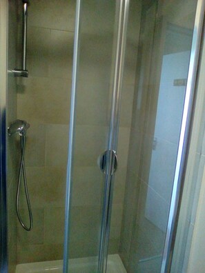 Basic Double Room | Bathroom | Towels - Wilton Room (Weymouth)