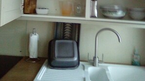 Basic Apartment, Sea View | Private kitchen - Wilton Room (Weymouth)
