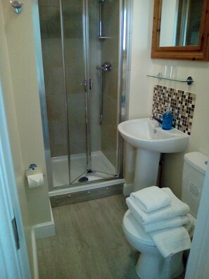 Bathroom - Wilton Room (Weymouth)