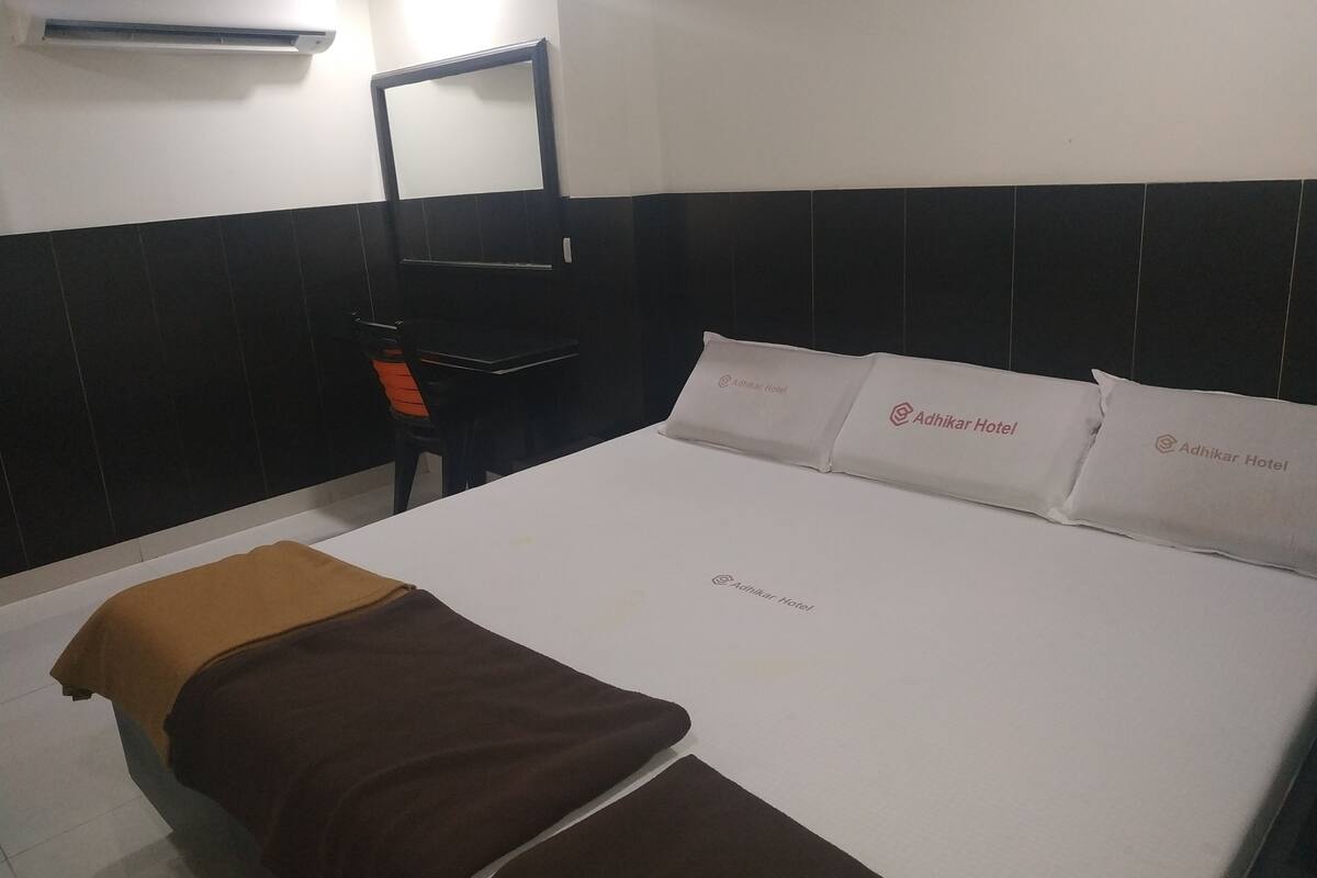 In-room safe, rollaway beds, free WiFi, bed sheets