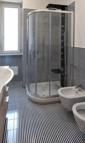 Hair dryer, towels, soap, shampoo - CdApartments - 2-Min Walk to the Beach & Town Center (Minori)