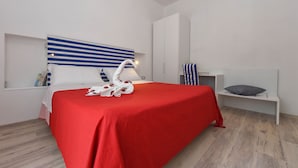 Room - CdApartments - 2-Min Walk to the Beach & Town Center (Minori)