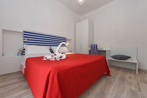 1 bedroom, in-room safe, desk, iron/ironing board