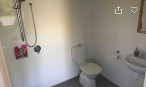 Toalhas de banho, papel higiênico