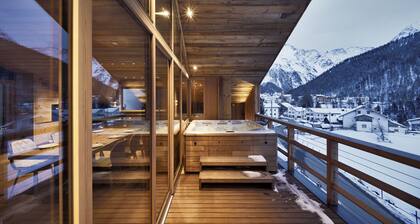 Luxury chalet in Sulden in the middle of the Ortler Alps with private spa area