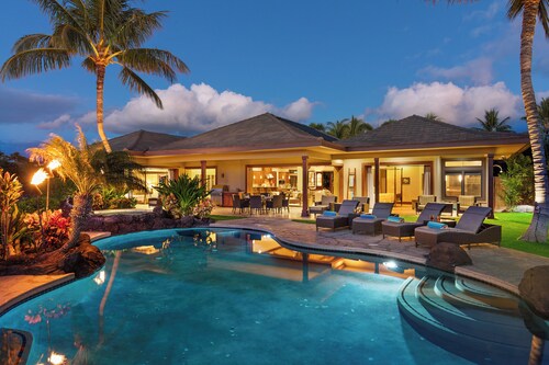 Kolea Family Retreat - Heated Pool,  Outdoor Kitchen, Steps to Ocean!