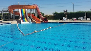 3 albercas al aire libre