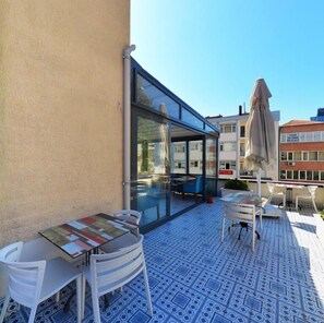 Terrace/patio - Campucity Kiz Ogrenci Yurdu Sisli - Hostel (Istanbul)