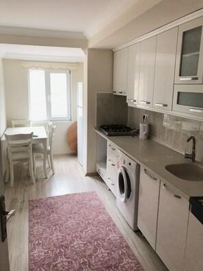 Apartment, 2 Bedrooms | Private kitchen