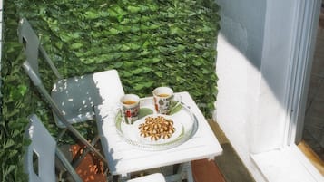 Basic Studio | Balcony