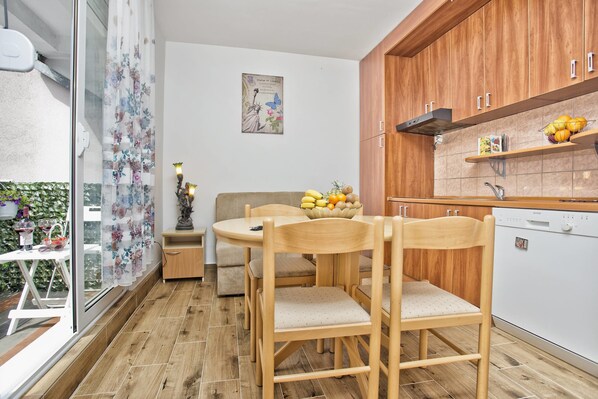 Apartament clàssic | Decoració individual, mobiliari individual i escriptori 