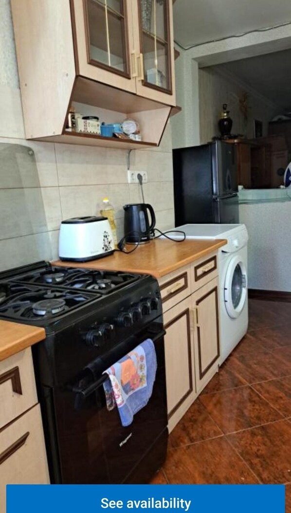 ثلاجة، ميكروويف، فرن، موقد طهي مسطح