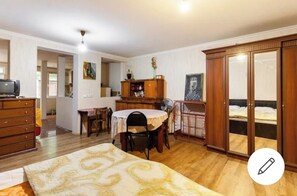 1 غرفة نوم ومكواة/لوح كي وواي فاي مجانًا وملاءات أسرّة