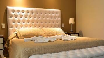 Ropa de cama de alta calidad, muebles diferentes y escritorio