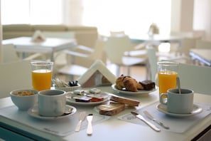 Free daily self-service breakfast