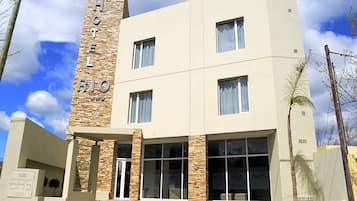 Fachada de la propiedad