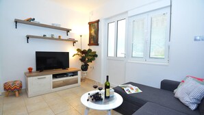 Apartamento standard, 3 quartos, vista para o mar, de frente para o oceano | Área de estar