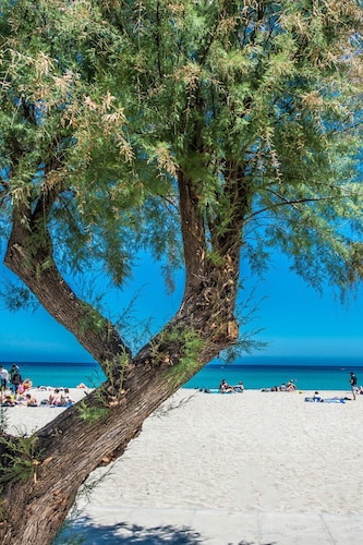 Casetta vista mare in piazza a Mondello by Wonderful Italy