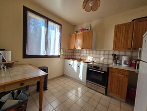 Fridge, microwave, oven, coffee/tea maker