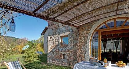 Charming cottage for 10, nature and comfort with pets allowed