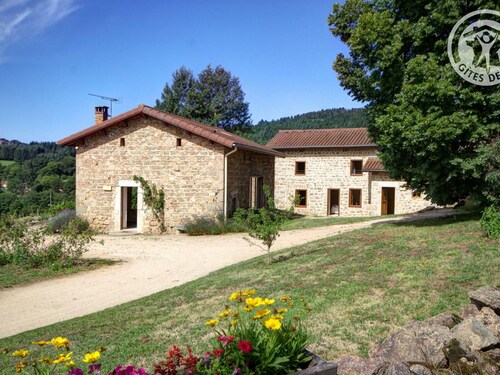 Charming cottage for 10, nature and comfort with pets allowed