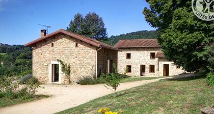 Charming cottage for 10, nature and comfort with pets allowed
