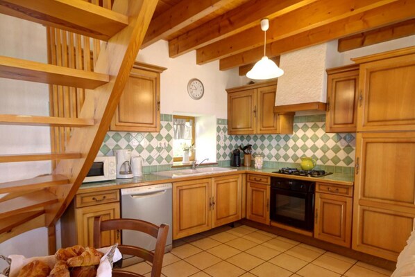 Kühlschrank, Mikrowelle, Geschirrspüler, Gefrierschrank