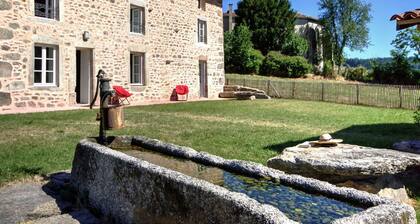 La Liesse Cottage with 4 bedrooms, fireplace, garden, pets allowed