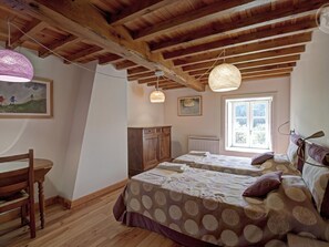 4 bedrooms, free WiFi
